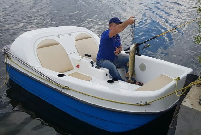 Електричний прогулянковий човен (катамаран) FISHER. Для річки чи моря