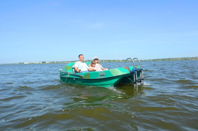 Електричний прогулянковий човен (катамаран) FISHER. Для річки чи моря